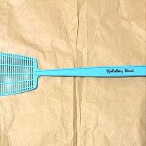 Vintage Blue Fly Swatter Holiday Inn Plastic 16.75" Hotel Memorabilia Souvenir